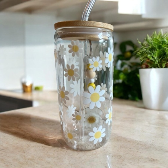 Daisy 16 oz Glass jar with Bamboo lid and glass straw - Matching Daisy Keychain. - Picture 4 of 5